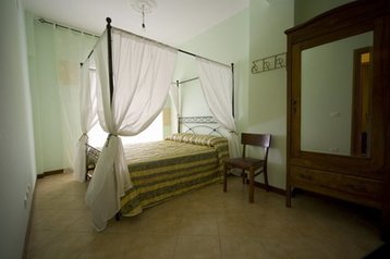 Italia Privát Roma, Esterno